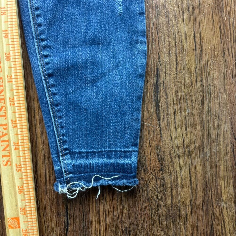 Spanx Skinny Pull On Jeans Medium Wash Distressed Women’s Size Medium - Picture 9 of 11
